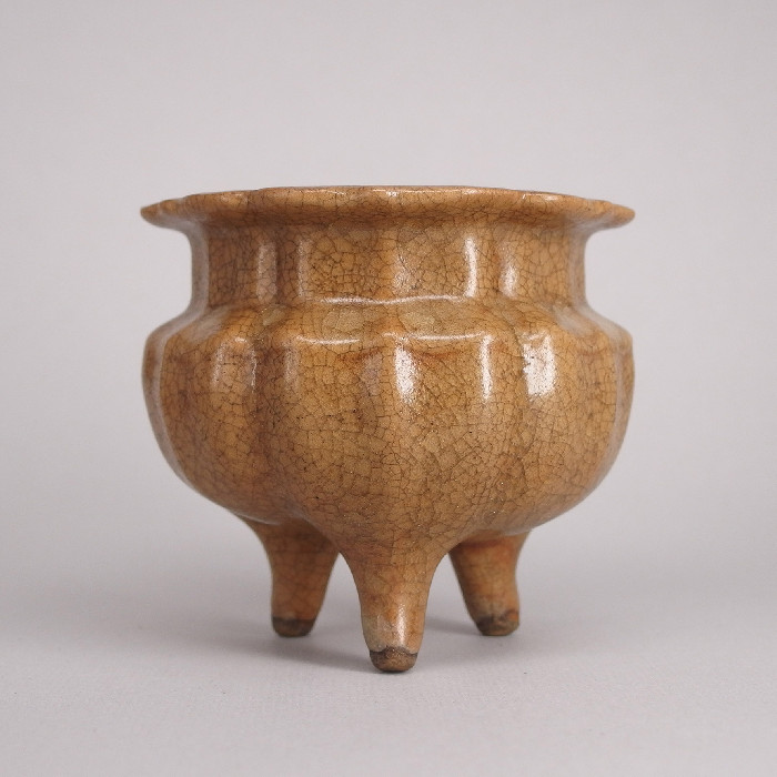 宋哥窯黃釉花口三足爐G1105 館藏非賣品:: GUCH ART